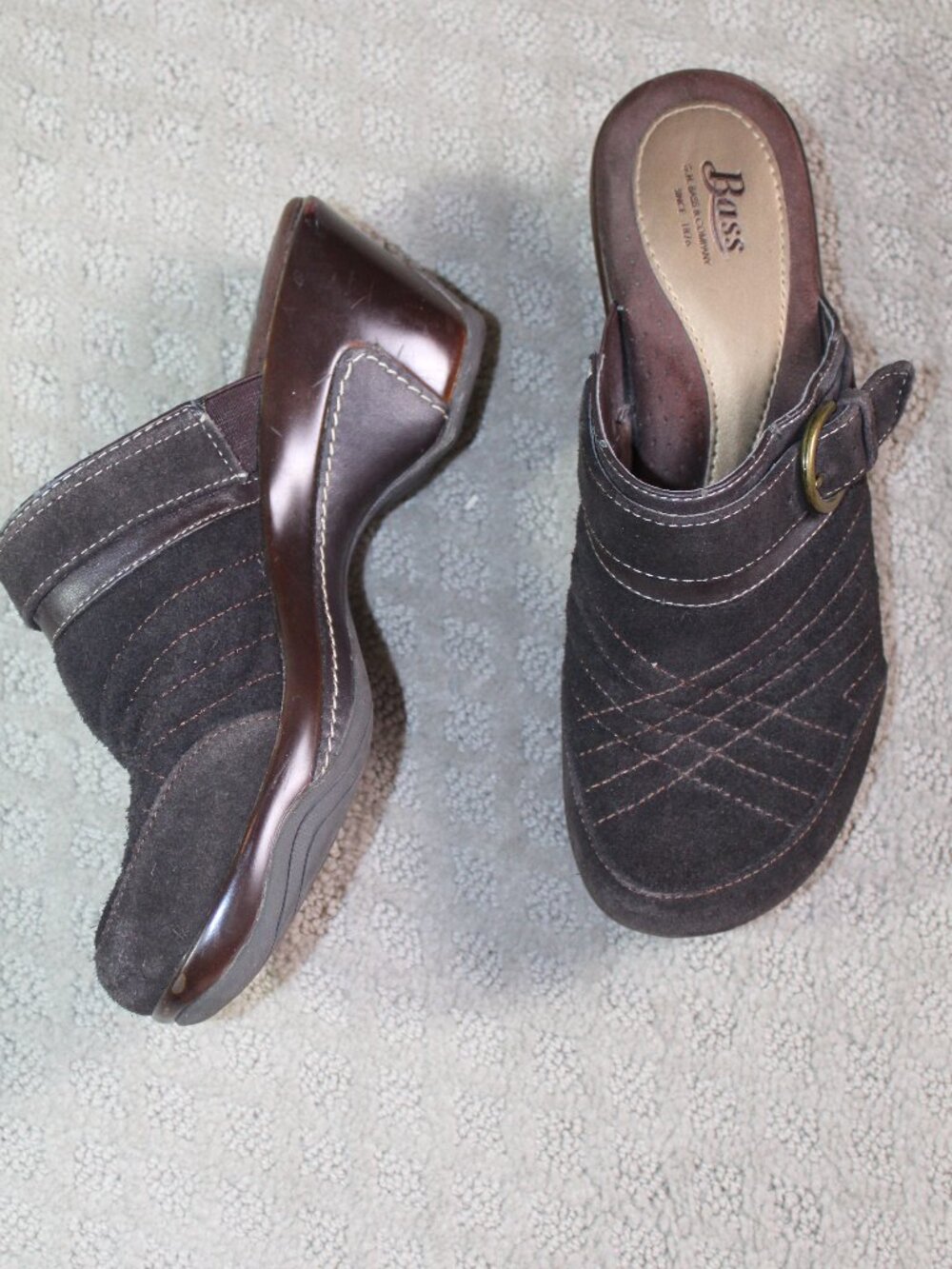 Bass Size 8M Dark Brown Suede Mule 3" Heels